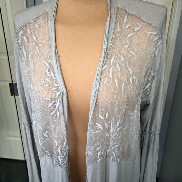 POL Grey Lace Accent Lightweight Cardigan - Picture 2 of 9